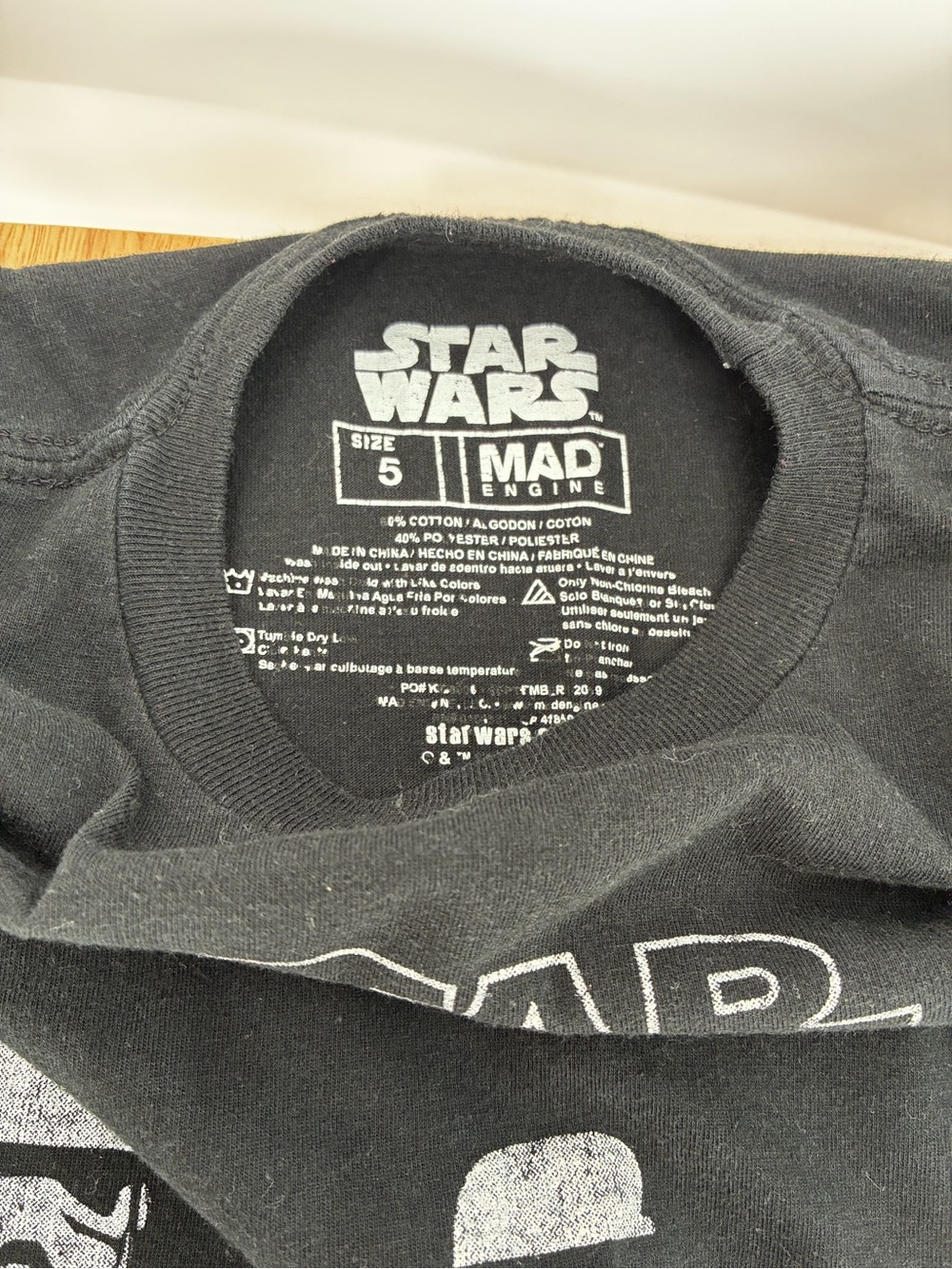 Kids Star Wars T Shirt and Book Bundle Size 5 - Picture 7 of 8
